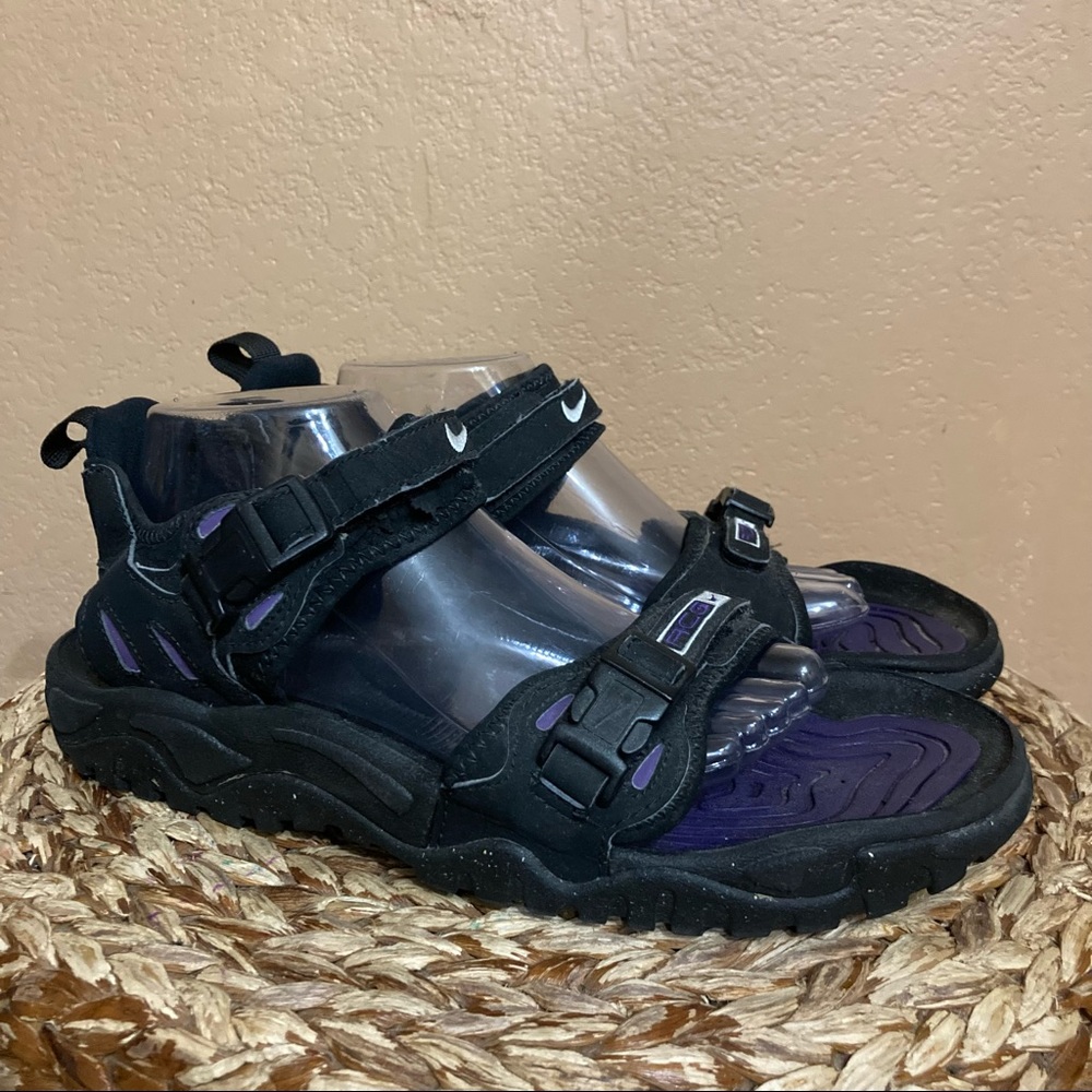 Nike air deschutz acg black purple sandals